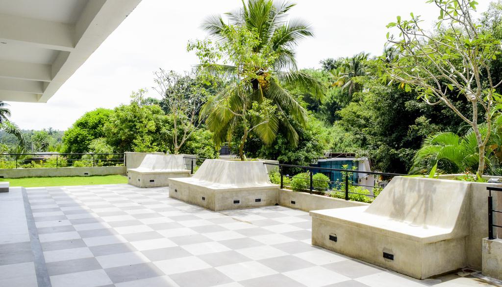 Hotel Sunrich, Kandy Hedeniya Екстериор снимка