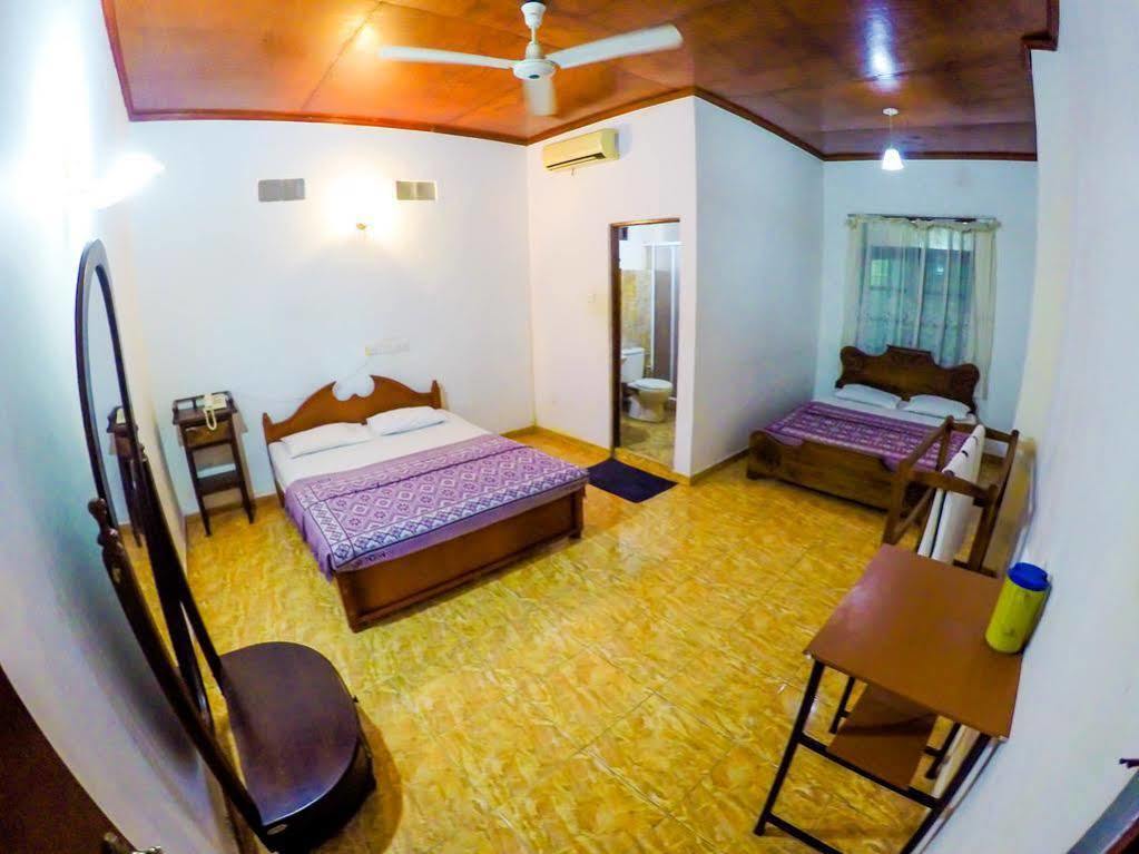 Hotel Sunrich, Kandy Hedeniya Екстериор снимка